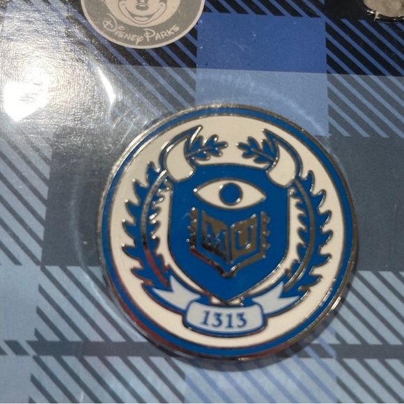 Disney pin set - Picture 7 of 7